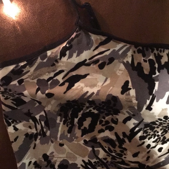 Tank tops - Picture 2 of 4